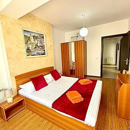 Marcony Boutique Mamaia