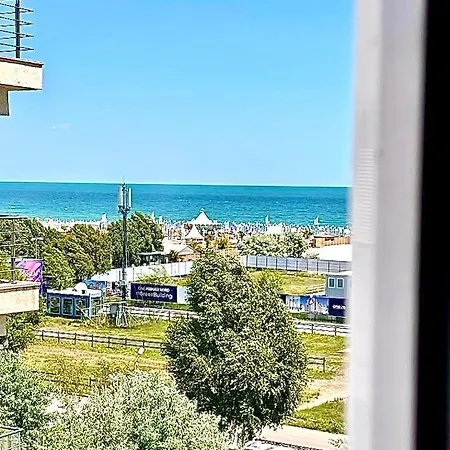 Marcony Boutique Mamaia