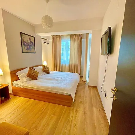 Marcony Boutique Mamaia