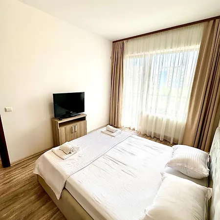 Marcony Boutique Mamaia